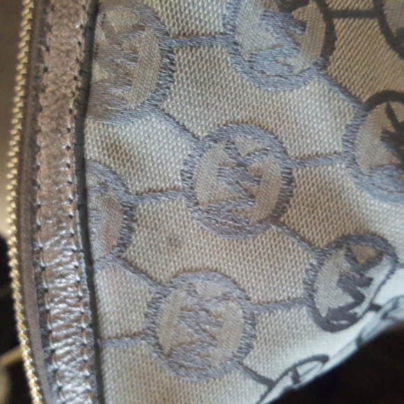 Michael Kors large classic silver/gray canvas & leather crossbody shoulder bag - Picture 16 of 16